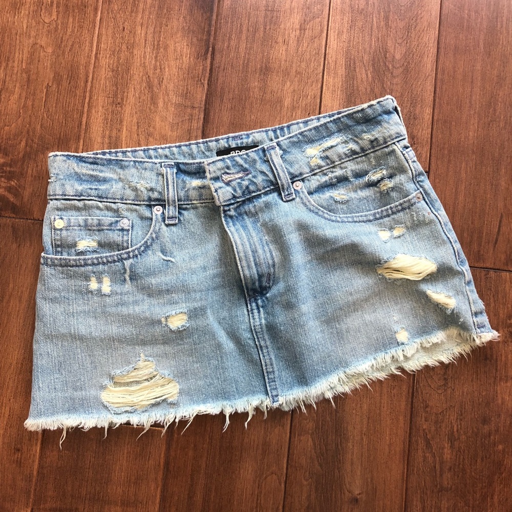 Short denim skirt